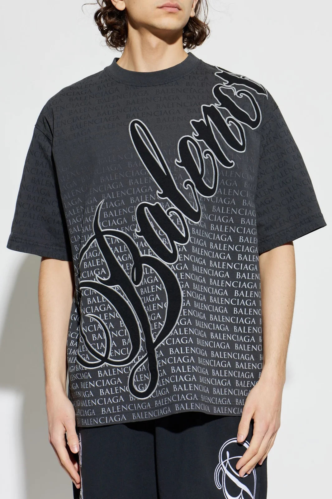 Balenciaga
logo-pattern T-shirt
