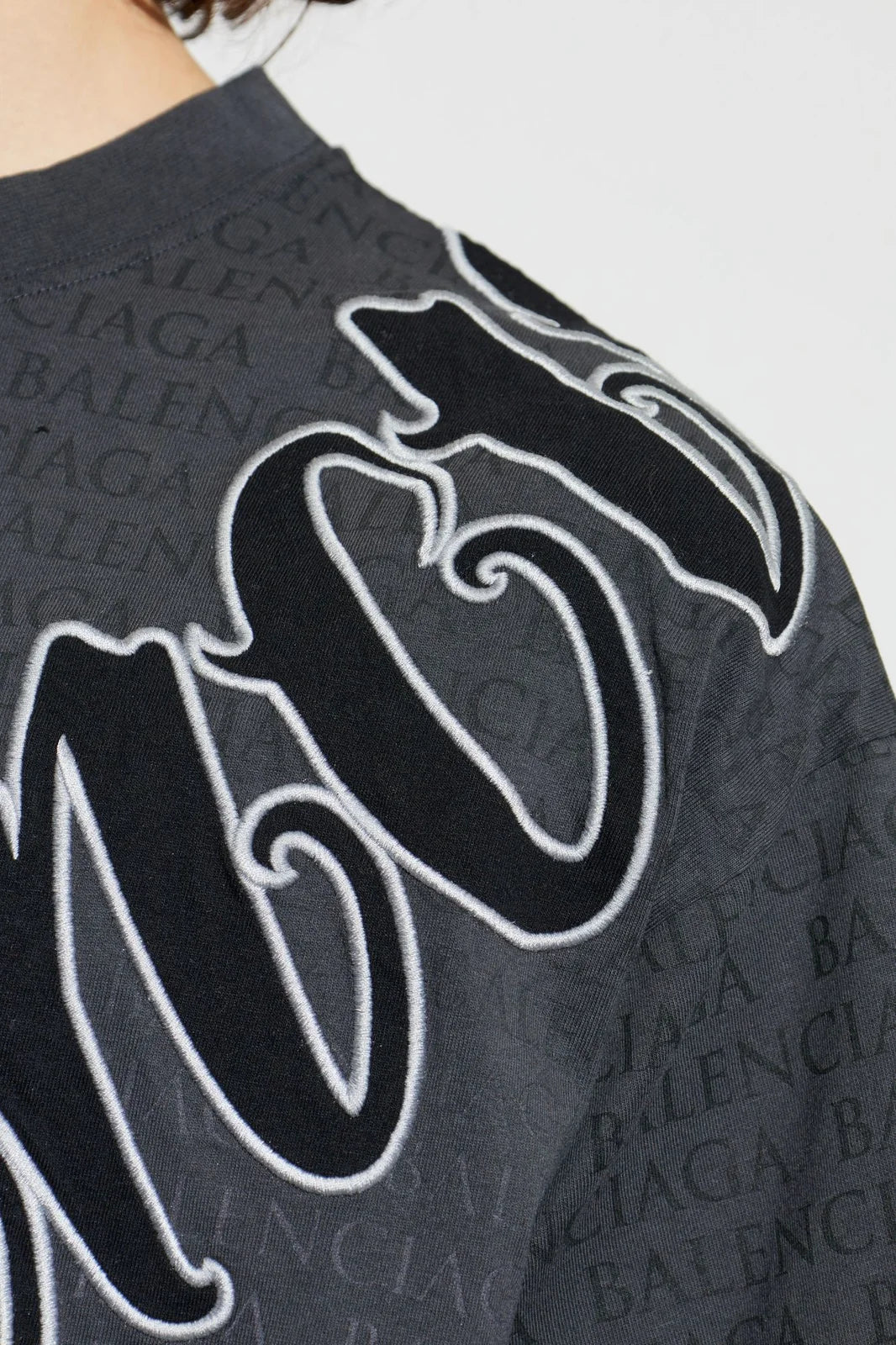 Balenciaga
logo-pattern T-shirt