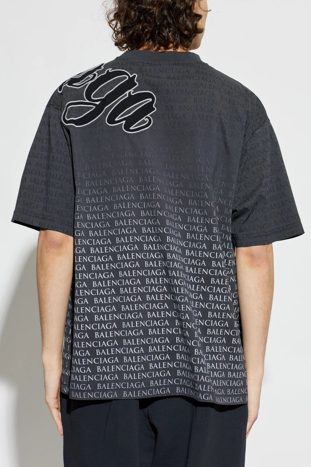 Balenciaga
logo-pattern T-shirt